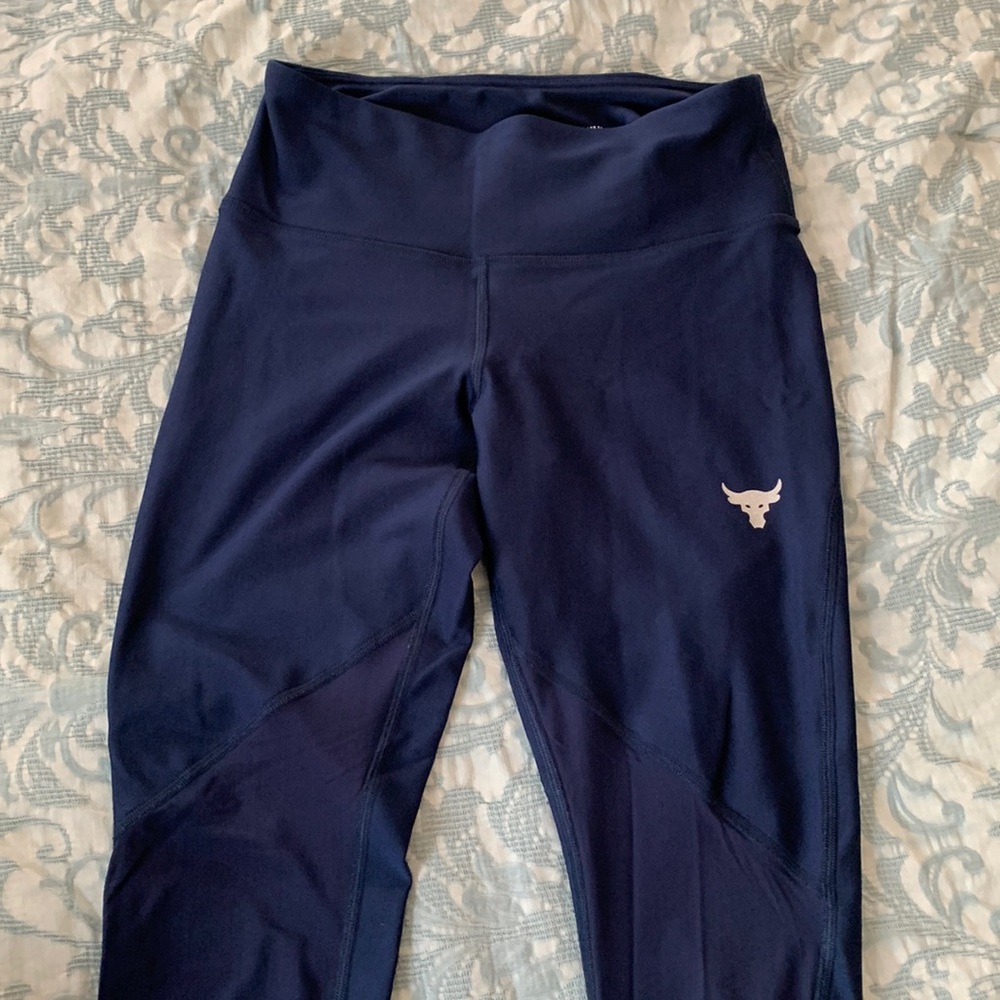 Under Armour Project Rock navy blue heat gear leggings size medium.